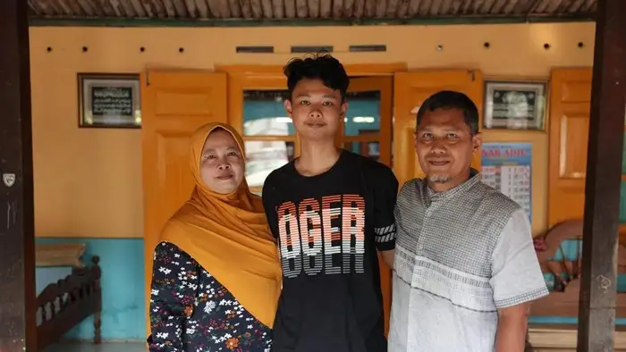 Dibilang Tak Mungkin Masuk UGM, Izzat El Umam Setiadi Justru Lolos dengan UKT Rp0