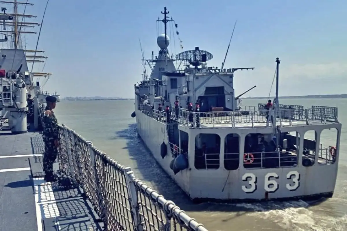 TNI AL Kerahkan Kapal Perang dan Pesawat untuk Evakuasi Korban KM Mutiara Sentosa II