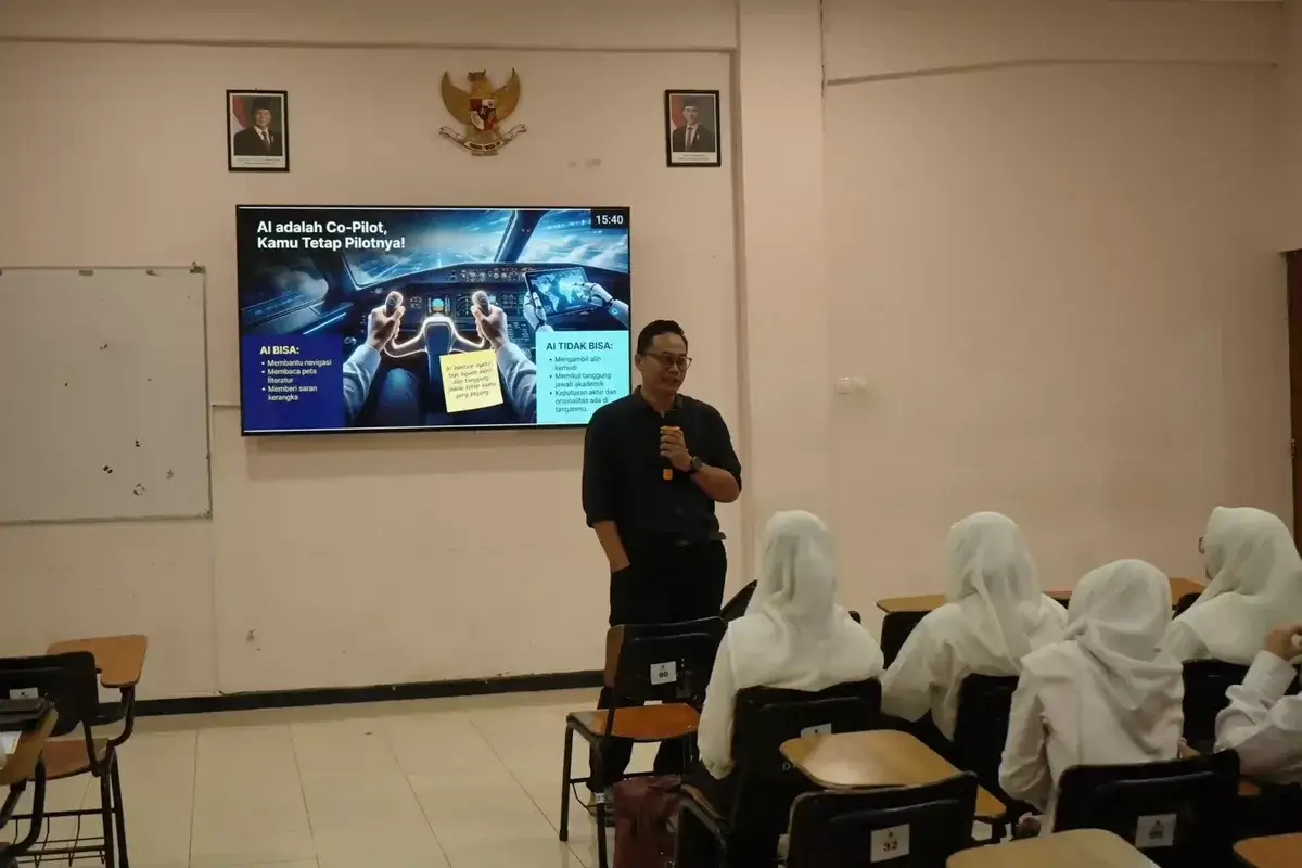 UNAIR Ingatkan Mahasiswa Baru: AI Boleh Dipakai, Etika Jangan Ditinggalkan