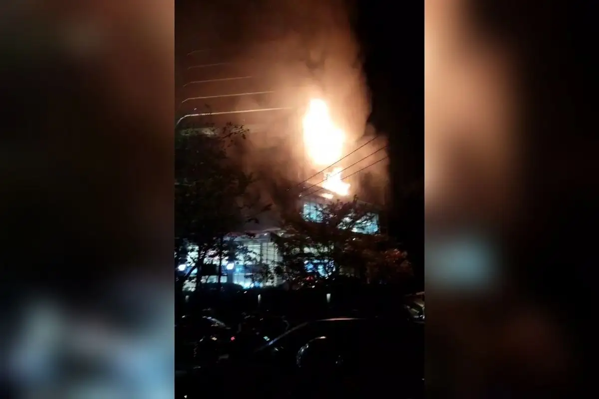 Kebakaran Nipah Mall Makassar Bikin Pengunjung Panik, Dua Orang Sesak Napas