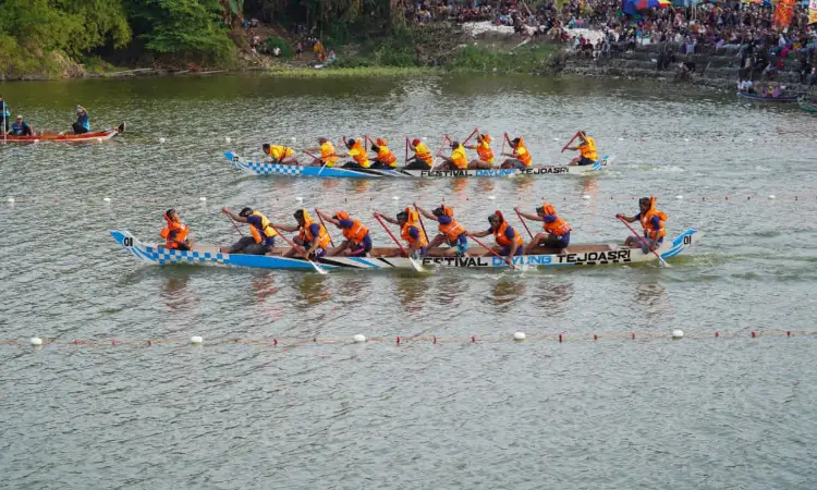 32 Tim Berlaga di Festival Dayung Tejoasri Lamongan, Meriahkan HUT ke-81 RI