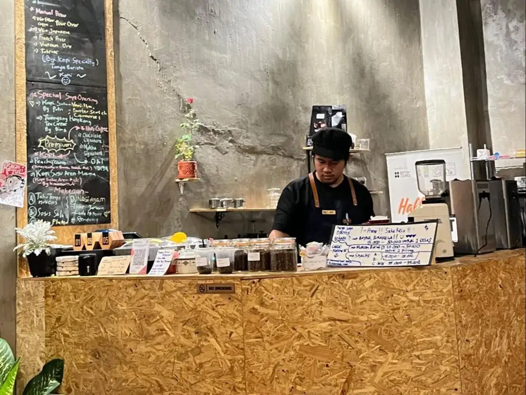 Bukan Sekadar Kafe, Tempat Ngopi di Solo Ini Beri Ruang Berkarya bagi Barista Tuli