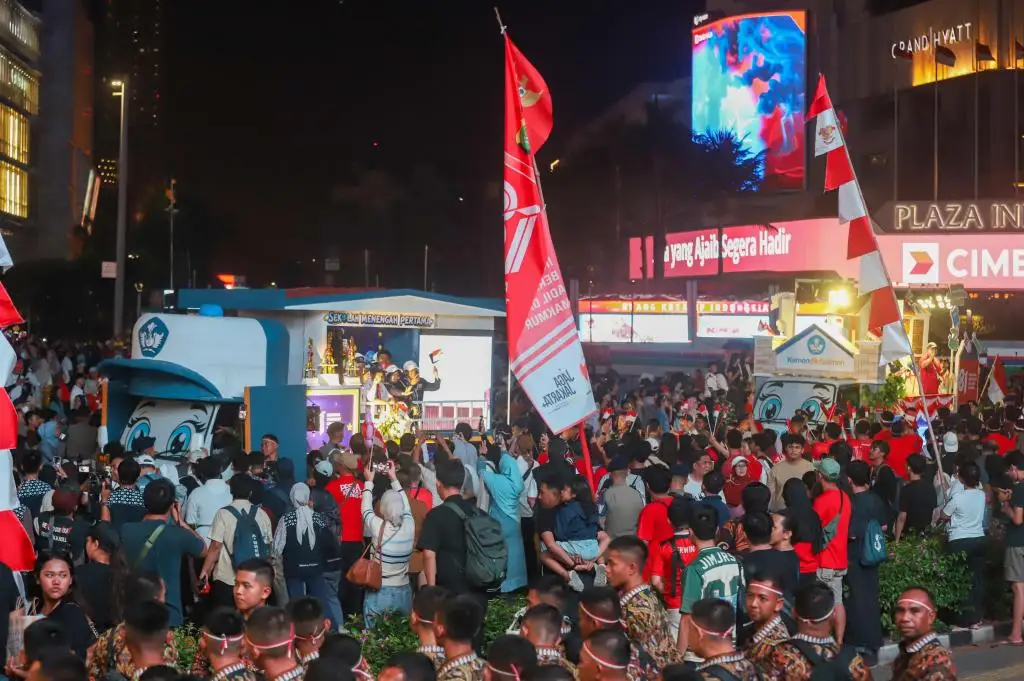 Malam Merdeka di Bundaran HI Meriah, Drone Show hingga Pawai Kendaraan Hiasi Jakarta