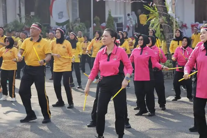 Rayakan HUT RI, Warga Surabaya Hidupkan Lagi Permainan Tradisional