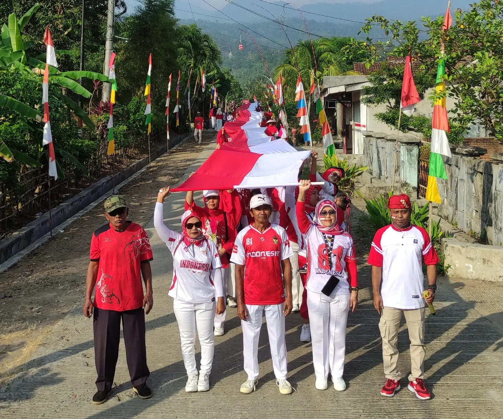 Bendera Sepanjang 81 Meter Jadi Simbol Kemerdekaan Warga Lampung Selatan