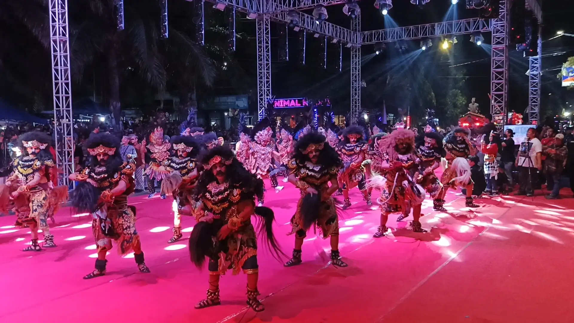 Semarak Eco Culture Night Carnival, Ribuan Warga Tumpah Ruah di Jalanan Karanganyar