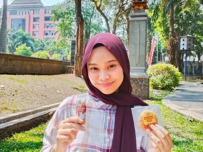 Keren! Mahasiswa UB Sulap Ampas Kacang Tanah Jadi Snack Bar, Bawa Inovasi ke Vietnam