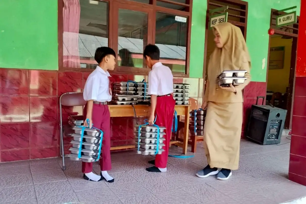 BGN Perketat Standar MBG, Kepala SPPG Wajib Masuk Mulai Pukul 02.00
