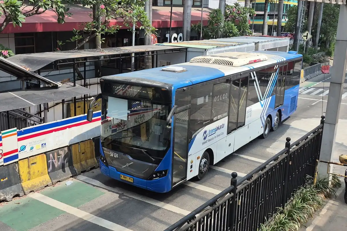 Imbas Demo DPR 27 Agustus, Transjakarta Alihkan Sejumlah Rute