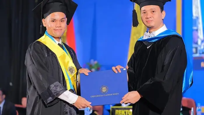 Usia Baru 20 Tahun, Ayyub Rizqullah  Jadi Lulusan D4 Termuda UGM: Ini Rahasianya
