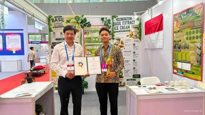 Keren! Mahasiswa UMS Sulap Bulu Ayam dan Cangkang Telur Jadi Panel Kedap Suara, Raih Medali di China