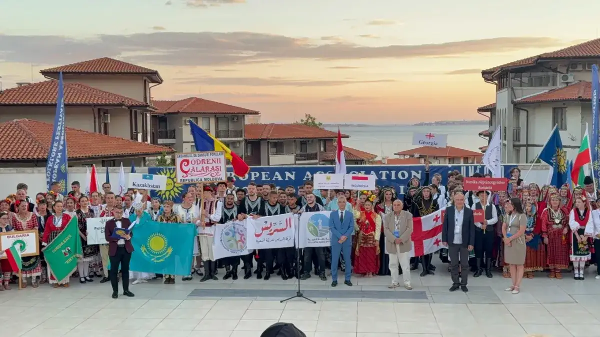 Membanggakan! SMA Labschool Jakarta Raih Gold Medal di Kejuaraan Folklore Dunia Bulgaria