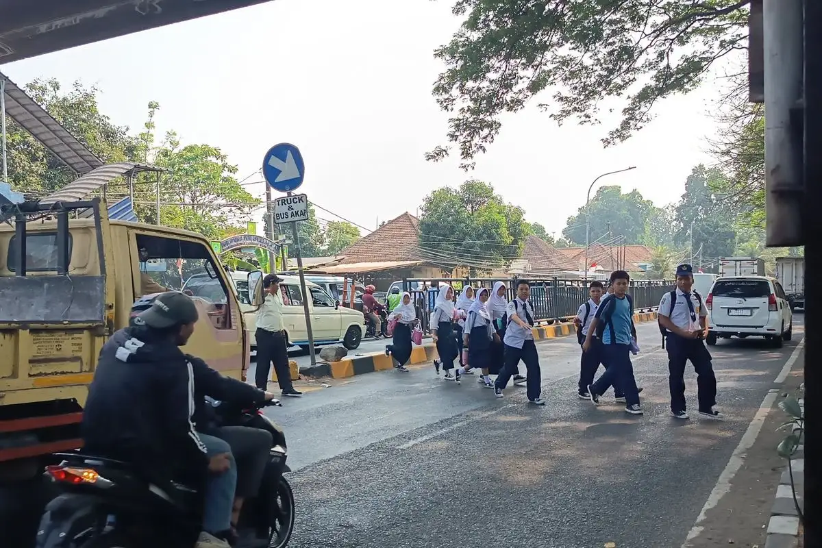 JPO Daan Mogot Tak Berfungsi Sejak 2025, Siswa Hadapi Jalan Padat Setiap Hari