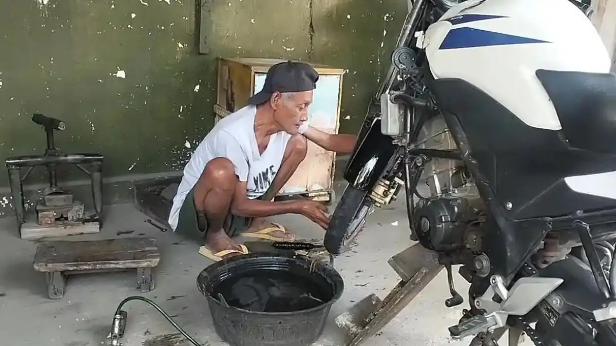 Bansos Lansia Tukang Tambal Ban di Blora Terhenti, Ternyata Terdata Punya Mobil