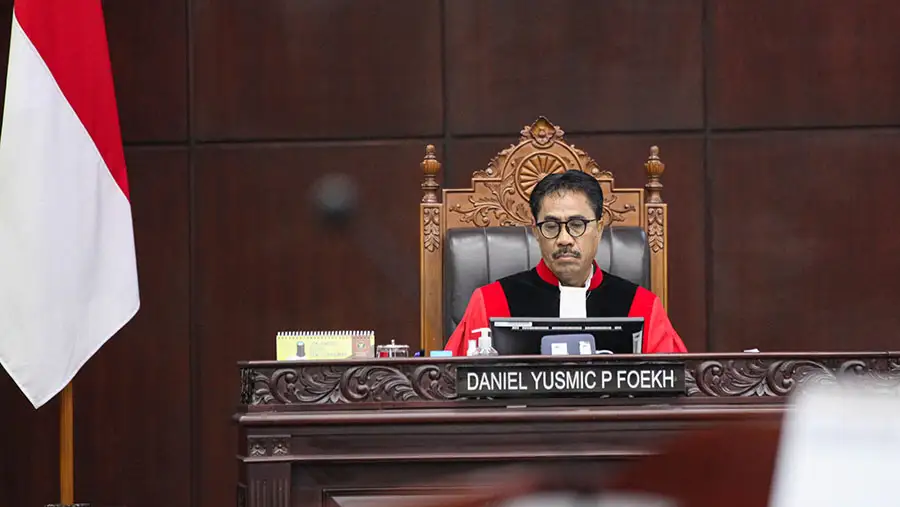 Uji Materi UU APBN Soal Program MBG, Hakim MK Daniel Yusmic Beda Pendapat