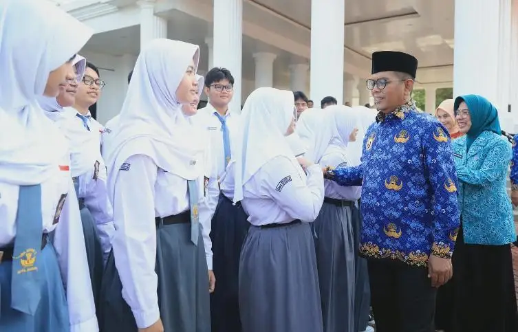 Pemerintah Pastikan Kebijakan Sekolah Negeri Gratis Berlaku untuk Madrasah