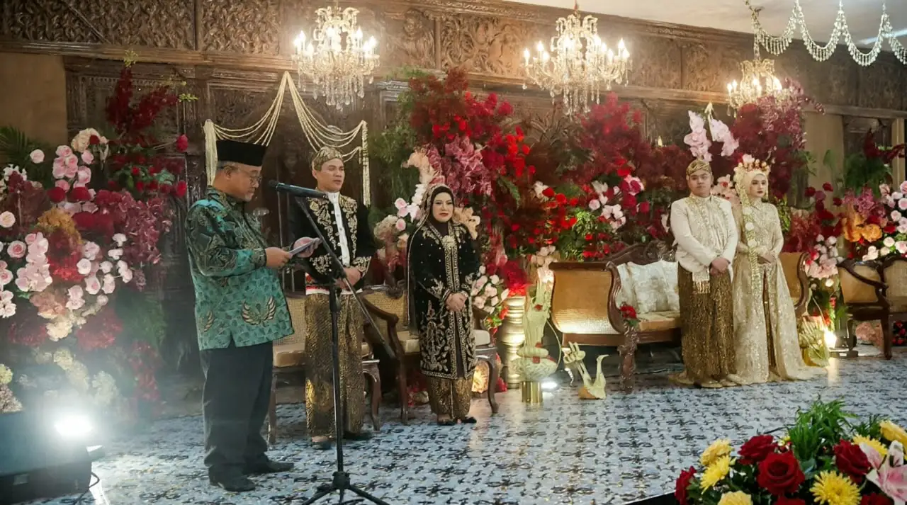 Nasehat Pernikahan Pak Menteri untuk Ami dan Fatur, Menautkan Dua Arsitektur Jiwa di Bawah Langit Taman Mini Indonesia Indah