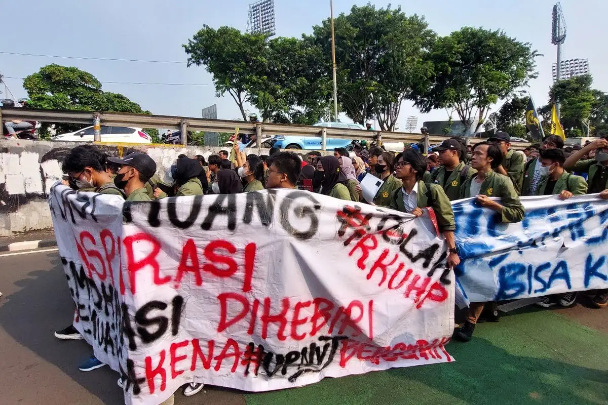 Aksi Mahasiswa di Gedung DPR/MPR, Peserta Mulai Memenuhi Area Senayan