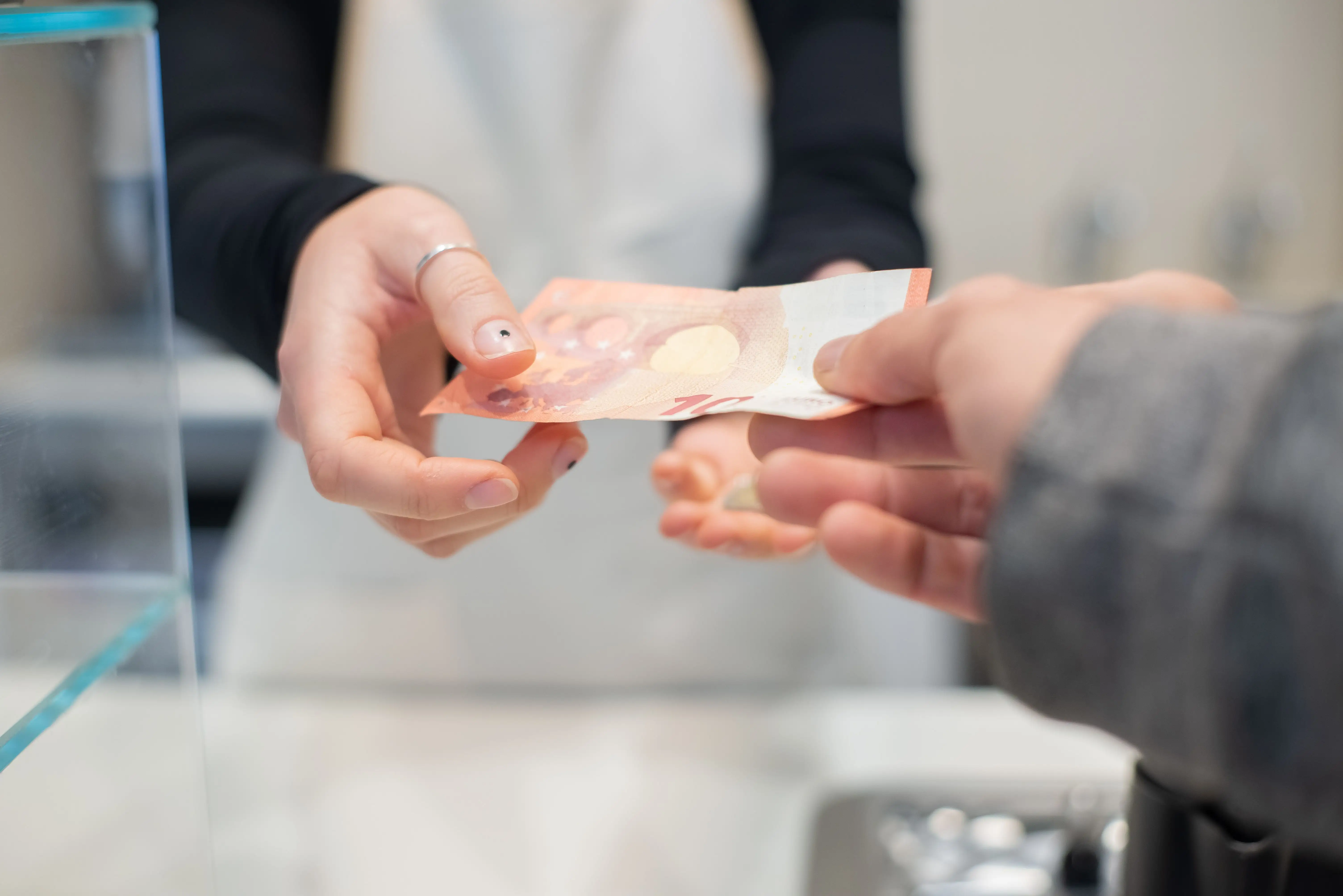 Maraknya Fitur 'Paylater' dan Transaksi Digital: Kemudahan Finansial atau Jebakan Utang Muda?