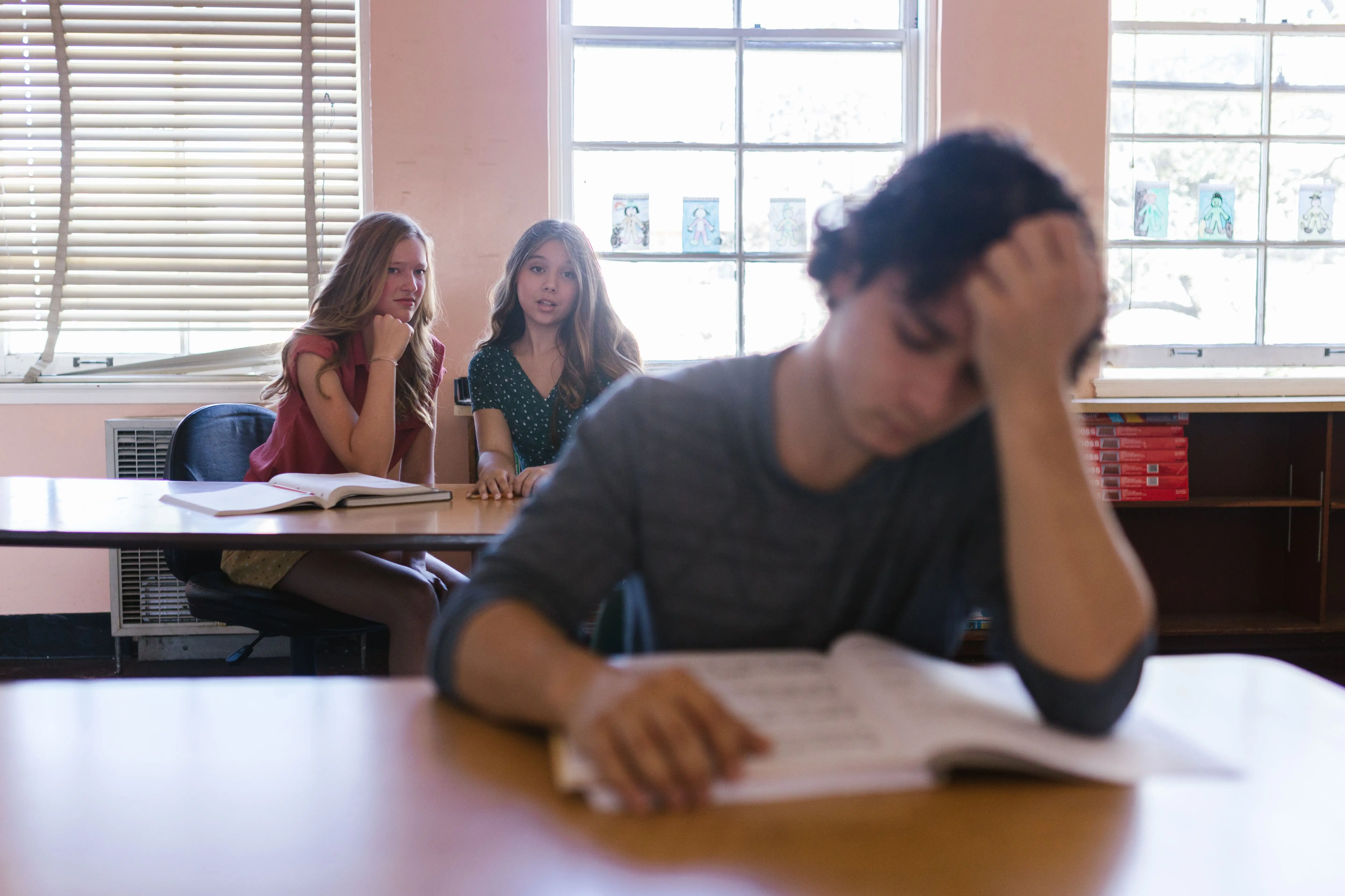 Mengapa Bullying Masih Marak Terjadi? Memahami Akar Masalah dan Solusinya di Lingkungan Sekolah