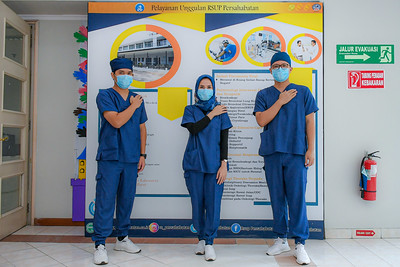 Kapal RS AL Tiongkok berlabuh untuk misi kemanusiaan bersama AL Indonesia