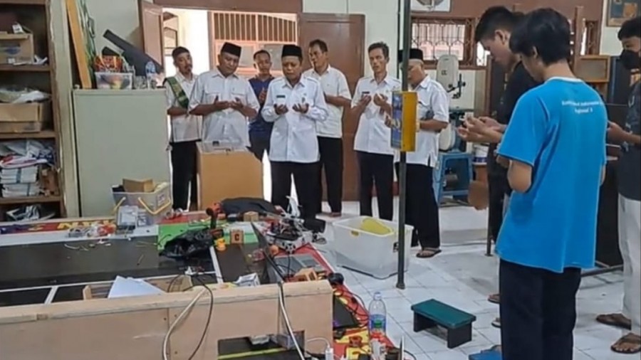 MAN 2 Banyumas Ikuti 11th World Robotic for Pease 2022 di Malaysia