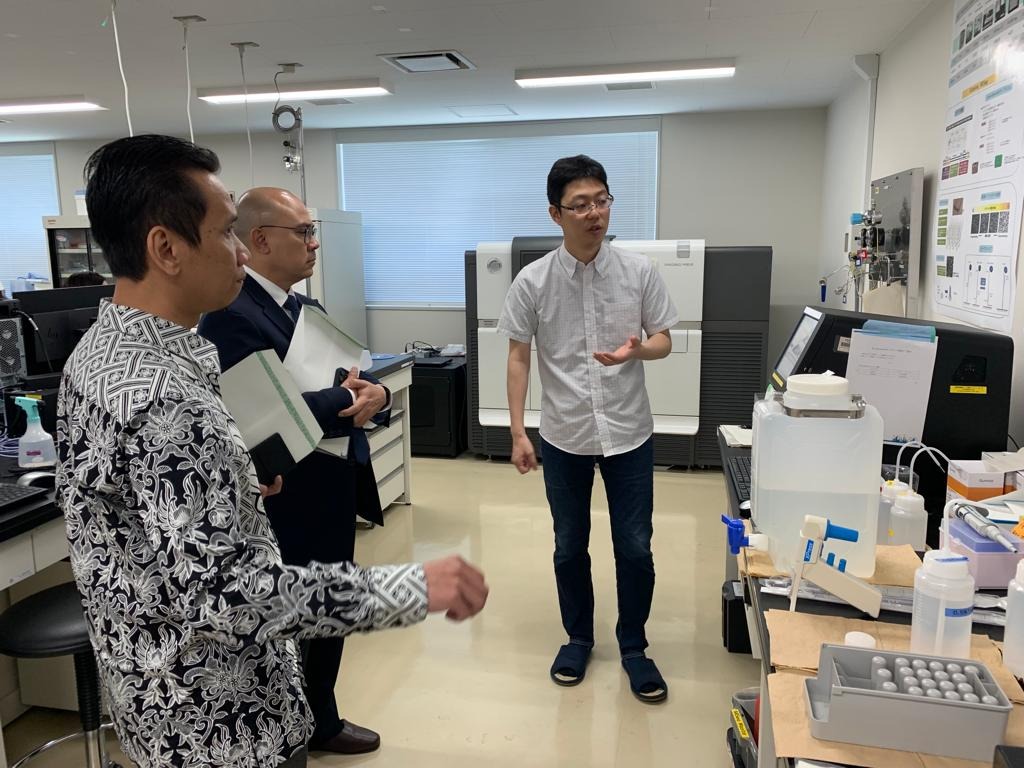 Kunjungan Delegasi KBRI Tokyo ke Hokkaido University Lihat Pemetaan Zoonosis