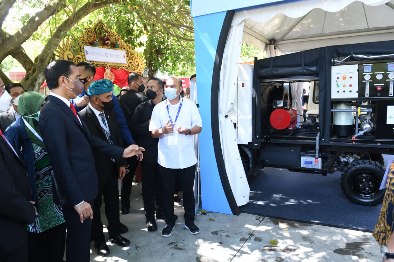 Presiden Jokowi Tinjau Rumah Resiliensi Indonesia pada Pameran Adexco