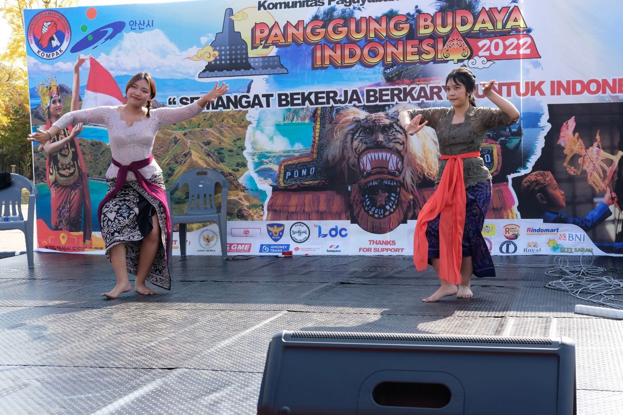 Mahasiswa IISMA Meriahkan Panggung Budaya Indonesia 2022 di Ansan, Korea