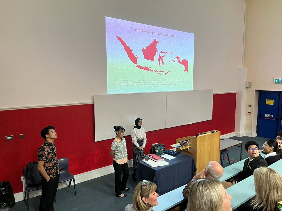 Memperkenalkan Budaya Indonesia Melalui Makanan di Internasional La Trobe University