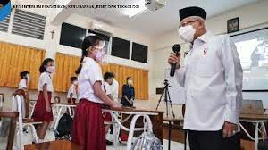 Wapres Sapa Siswa SMKN 1 Balige dan Masyarakat Sekitar Sekolah