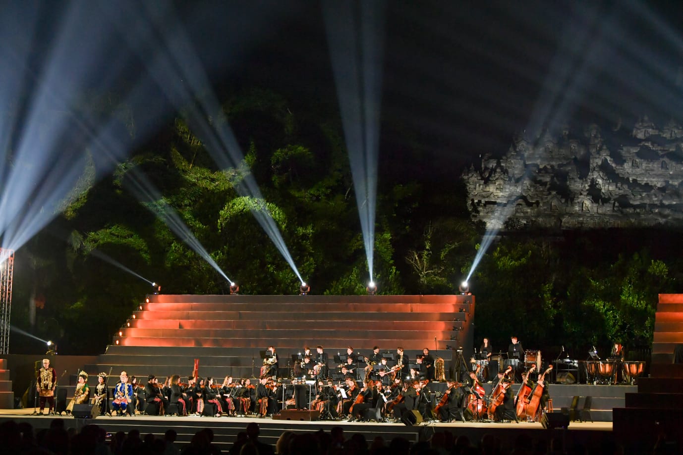 70 Musisi Negara Anggota G20 Tampil Memukau dalam Orkestra G20 di Borobudur