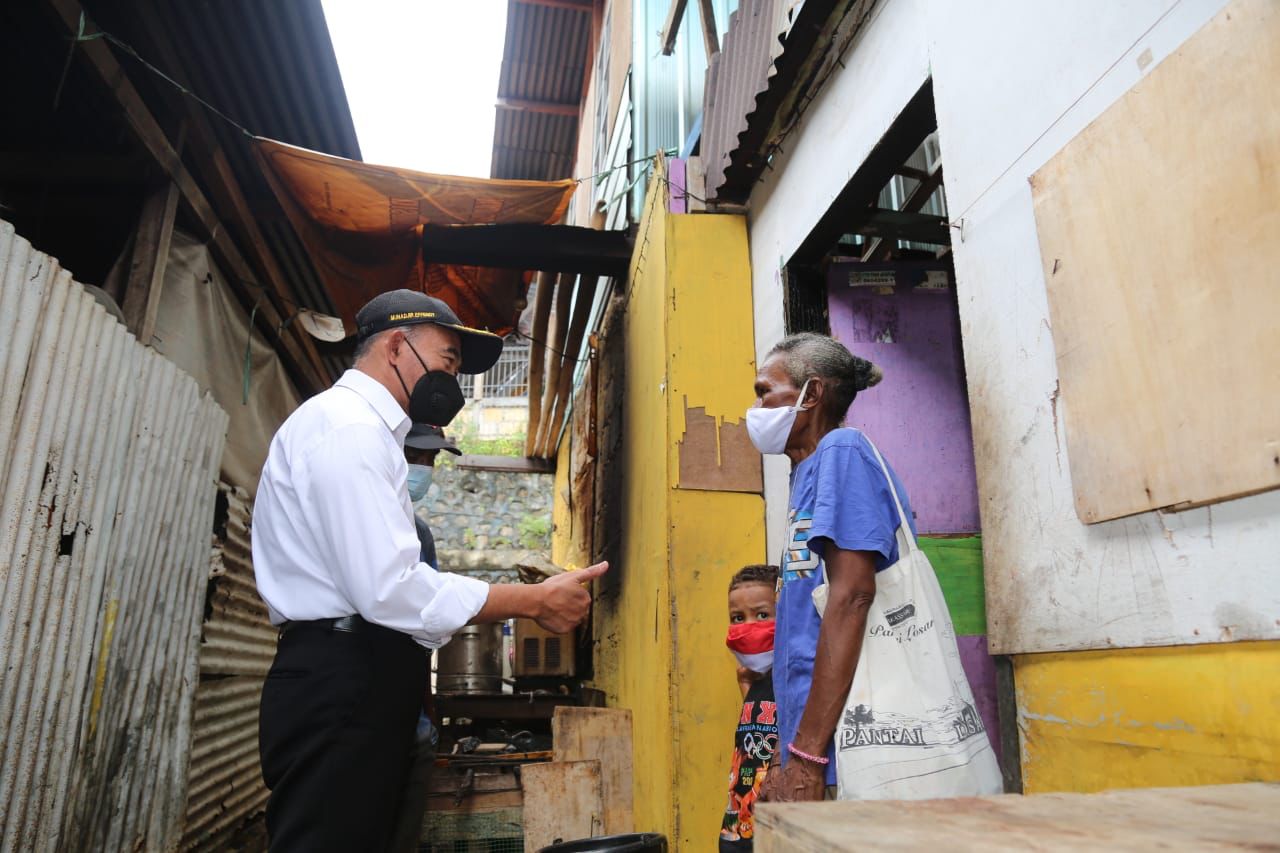 Kunjungi Kampung Nelayan di Jayapura Menko PMK Minta Warga Kerja Bakti Rutin