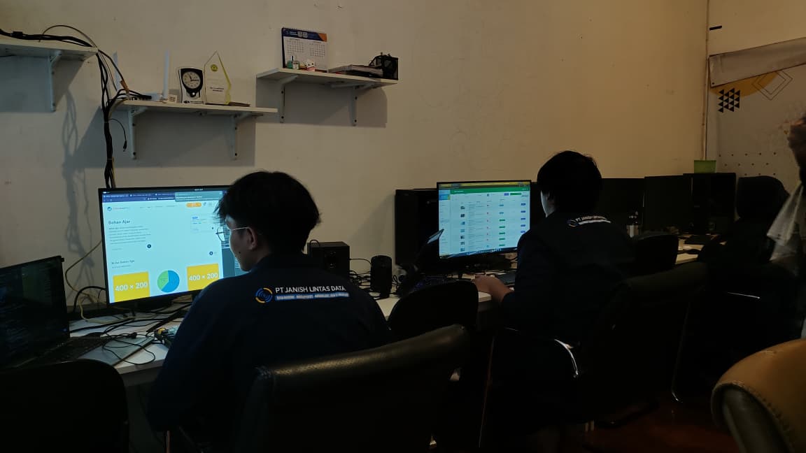 Mendorong Akselerasi Digital Melalui Software & Infrastruktur Data yang Strategis